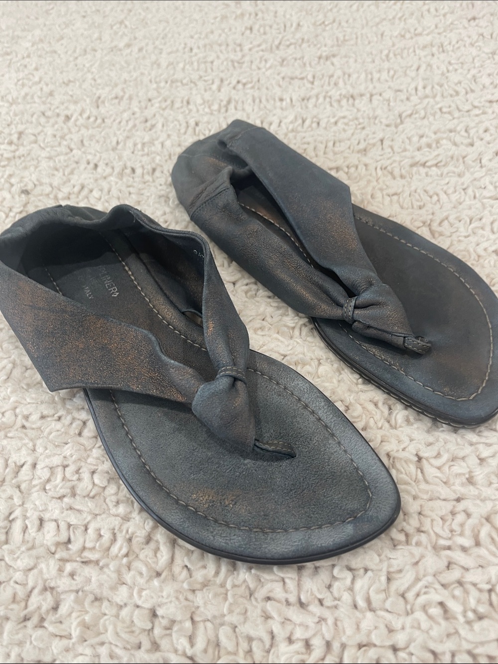 Donald J. Pliner Black/Bronze Leather Knotted Thong Sandals